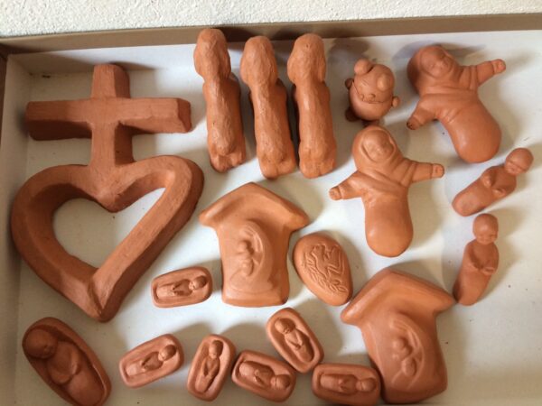 629a75_a6853473199443c7a01995e24a3e9f93mv2.jpg Chandeleur avec les Petites Sœurs de Jésus